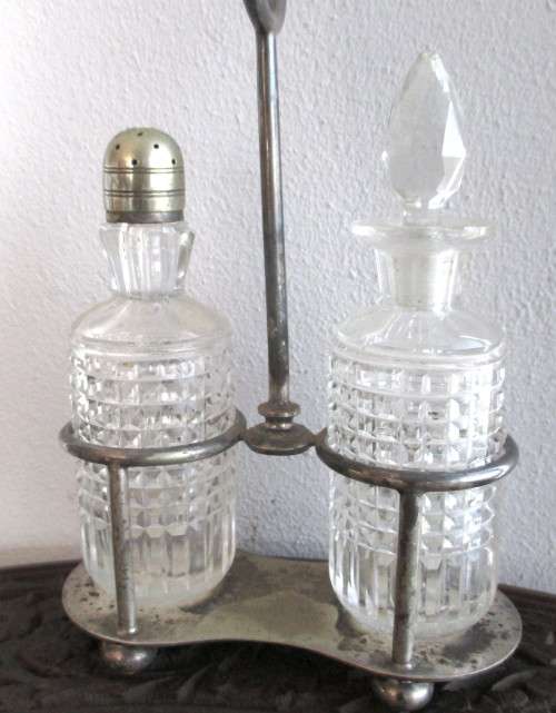 Vintage Silver Plate Elkington Two piece Cut Glass Cruet Set. Plate warn as per photo.