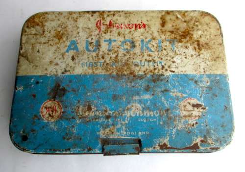 VINTAGE JOHNSON & JOHNSON AUTOKIT FIRST AID OUTFIT,MADE IN ENGLAND. 185X130X45MM