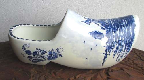 VERY LARGE PORCELAIN DELFT BLAUW HOLLAND HAND PAINTED CLOG. 23X12CM