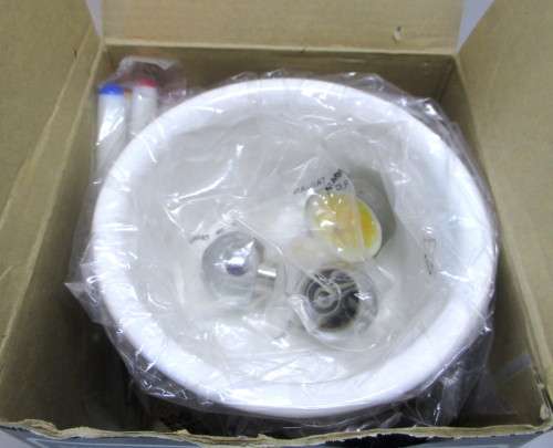 Swiss Chocolate Fondue Pot with 4 forks. Still inoriginal box, never been used.