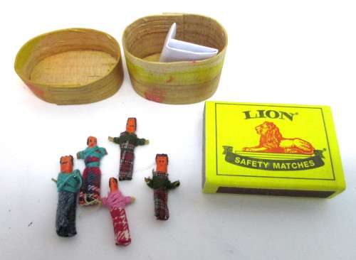 Lot of 5 Vintage Guatemalan WorryDiolls in Original woodholder