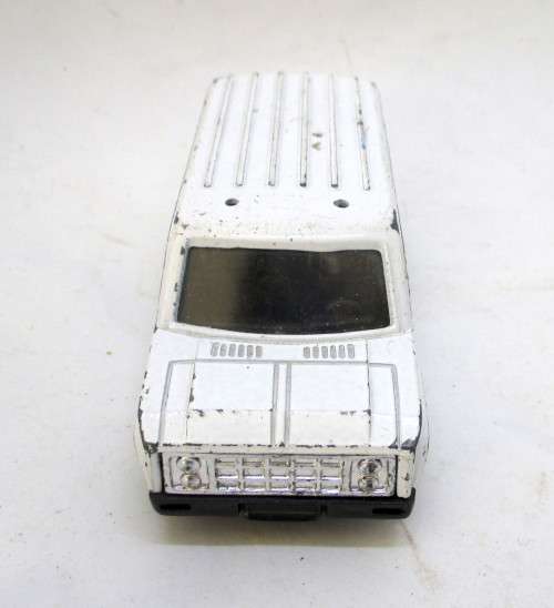 Die Cast Rescue Vehicle. Made in China. No Brand. Top Lights missing.
