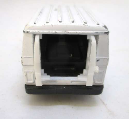 Die Cast Rescue Vehicle. Made in China. No Brand. Top Lights missing.