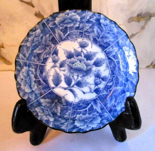 Vintage Japanese Arita-yaki Ware Porcelain Plate Signed. With wall hinging wire. 120mm diameter.