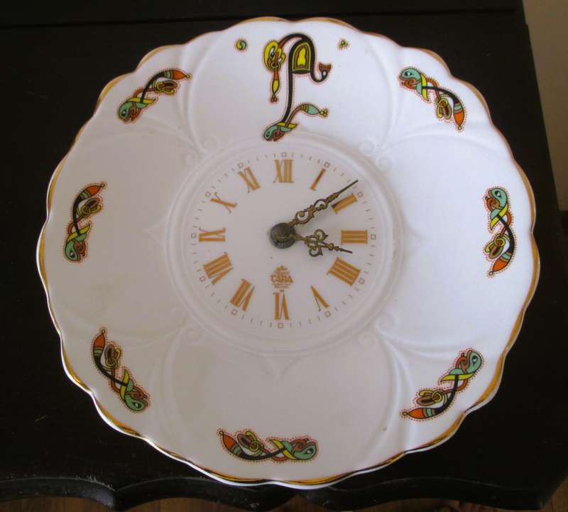 Royal Tara Irish Porcelain Wall Clock. Battery operated. 230mm dia. Spotless.