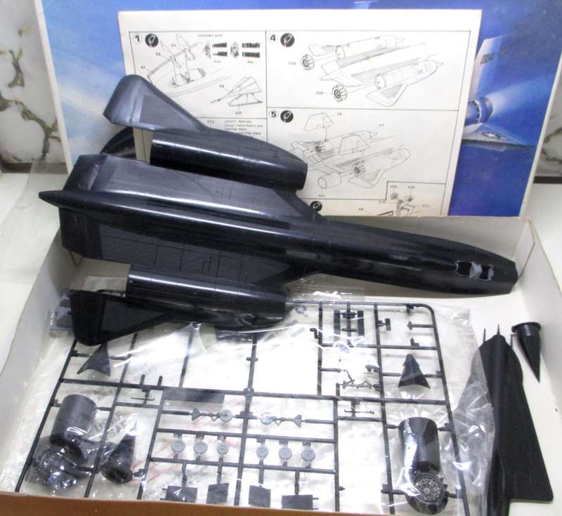 1642 1/72 Lockheed SR-71A Blackbird Drone by Academy Plastics Scale model kit in Box.