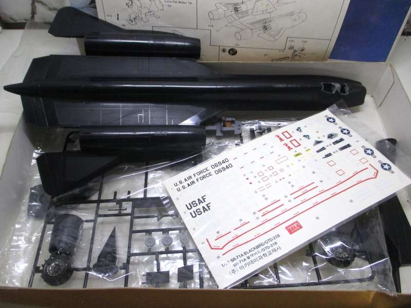 1642 1/72 Lockheed SR-71A Blackbird Drone by Academy Plastics Scale model kit in Box.