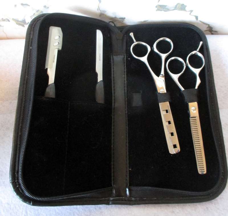 Chantlok Hair cutting Set. 2 Scissor and Razors. As per photo. Seems new.
