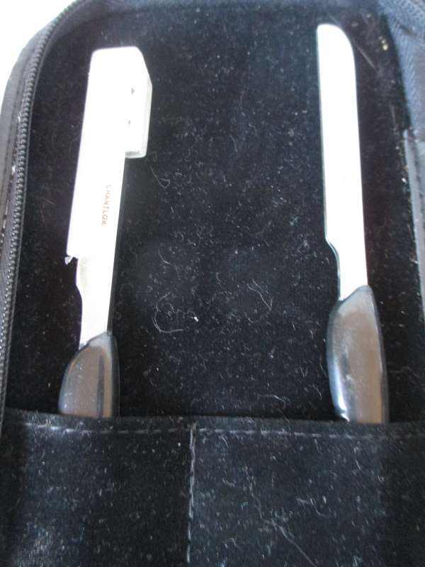 Chantlok Hair cutting Set. 2 Scissor and Razors. As per photo. Seems new.