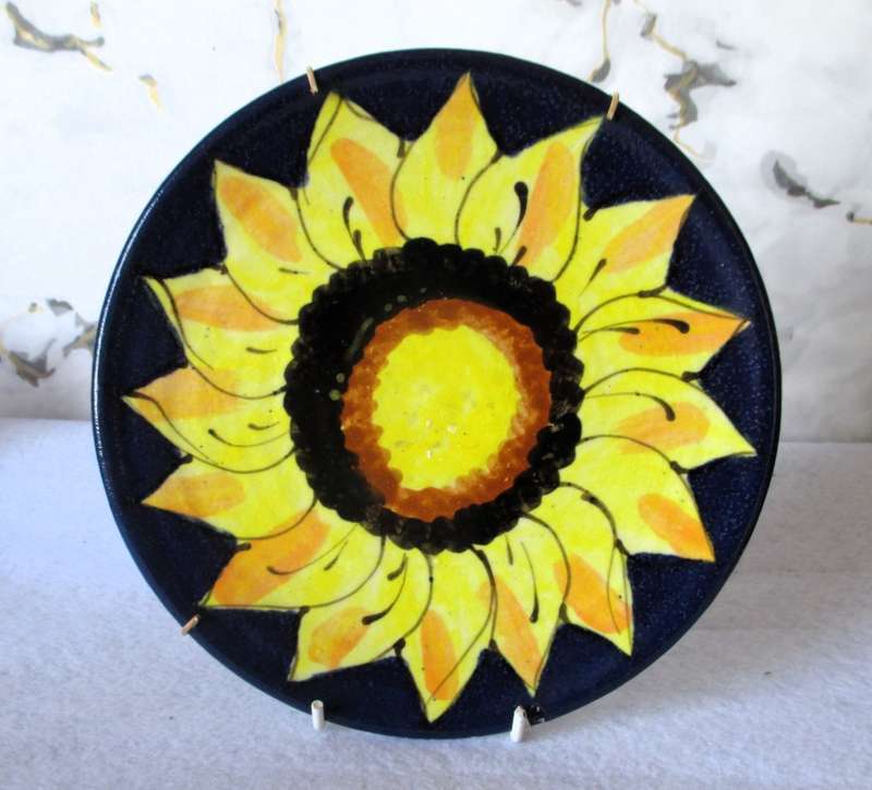 Hand painted glazed Sunflower wall hanging plate.  200mm diameter.