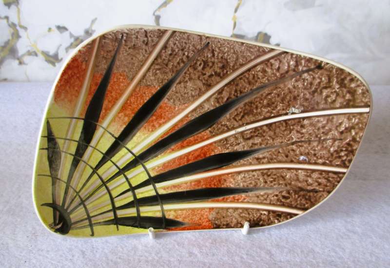 Atomic Mid century Hand painted modern ceramic footed dish.  PalCeramic Israel, Haifa. 190 x120mm