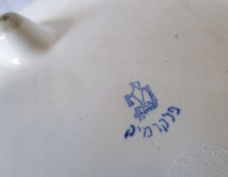 Atomic Mid century Hand painted modern ceramic footed dish.  PalCeramic Israel, Haifa. 190 x120mm