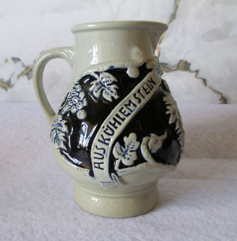 Gerz Vintage Wine Pitcher Cobalt Blue Wein in Froher Rund Frohsinn Zu Jeder. 125mm high.