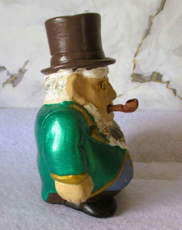 Vintage Paul Kruger porcelain figurine. Very Collectable. 145mm high.