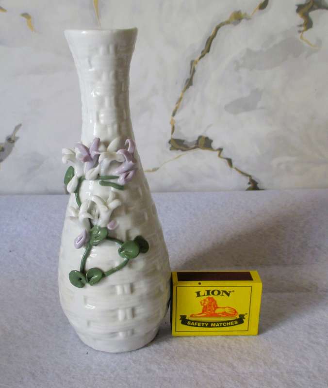 Vintage Bud Vase with Applied White And Lilac Flowers, unmarked, but just lovely. Spotless. 180mm hi