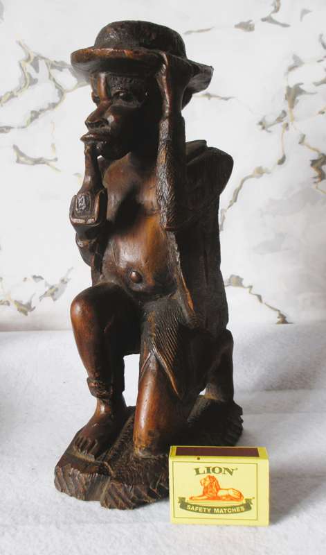Very nice Dark wood carved old  African man smoking his pipe. 28cm high. Marked Harold.