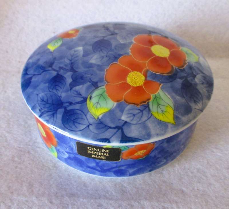 Vintage Japanese Genuine Imaro Porcelain Round Trinket Box With Lid. 120 x 60mm. Spotless.