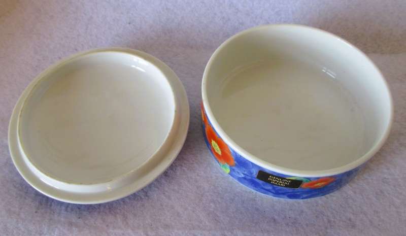 Vintage Japanese Genuine Imaro Porcelain Round Trinket Box With Lid. 120 x 60mm. Spotless.