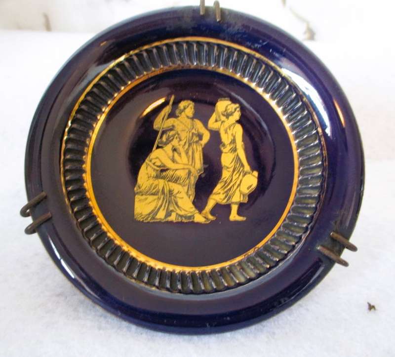 Vintage Mid Century Italian Florentine Pottery Mini Wall Hanging plate. 110mm dia.