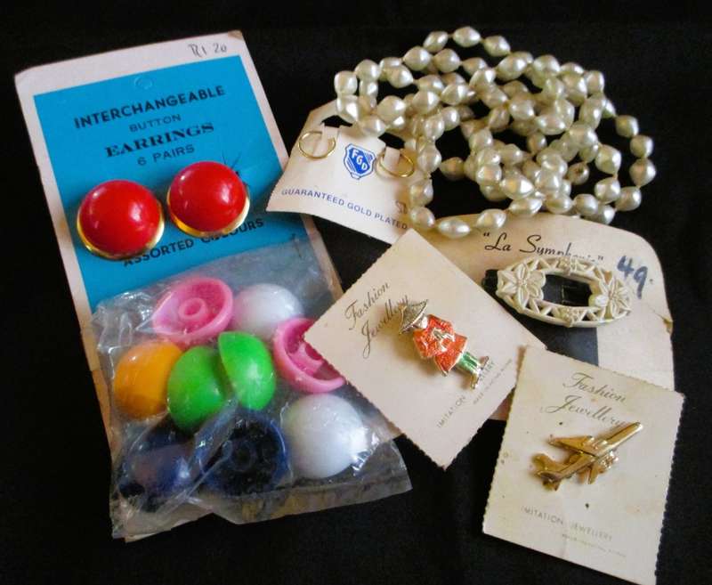Lot of various vintage costume jewelry, from 50`s. Still with original packaging. No.1