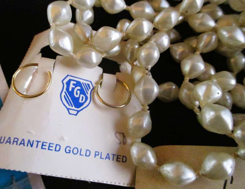 Lot of various vintage costume jewelry, from 50`s. Still with original packaging. No.1