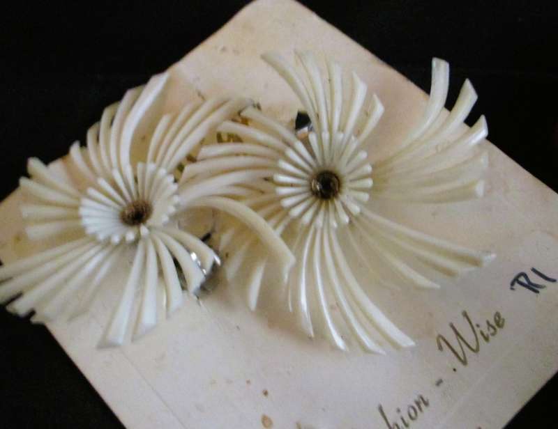Lot of various vintage costume jewelry, from 50`s. Still with original packaging. No.2