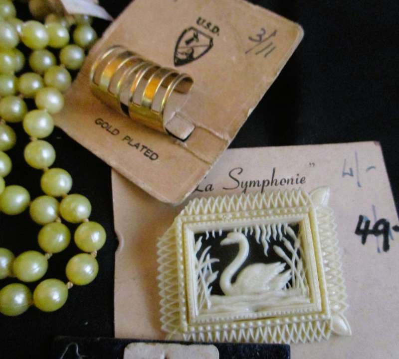 Lot of various vintage costume jewelry, from 50`s. Still with original packaging. No.4