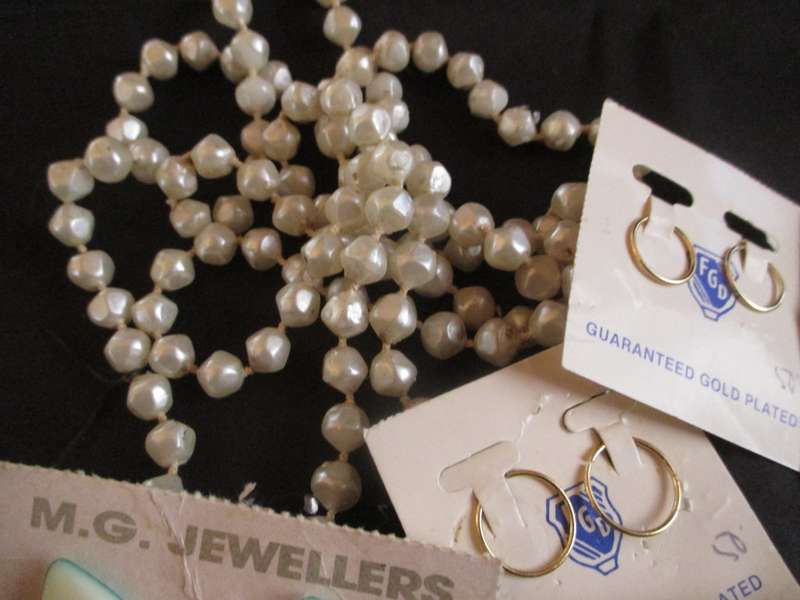 Lot of various vintage costume jewelry, from 50`s. Still with original packaging. No. 10