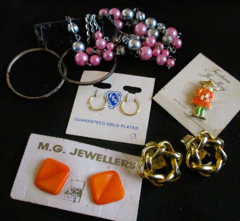 Lot of various vintage costume jewelry, from 50`s. Still with original packaging. No. 11