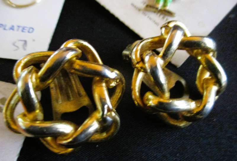 Lot of various vintage costume jewelry, from 50`s. Still with original packaging. No. 11