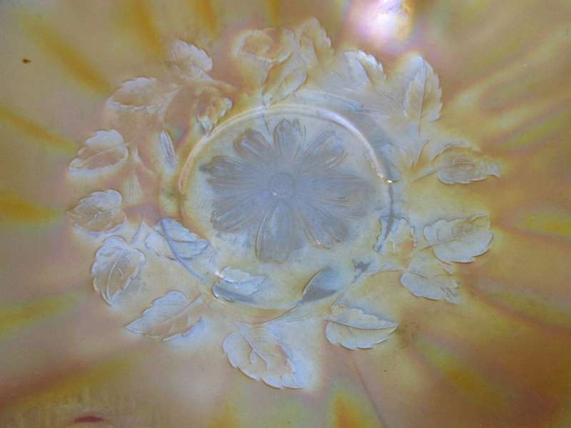 Large Vintage Marigold Carnival Glass Daisy & Leaf Ruffled Bowl. Light Orange. 260mm diameter