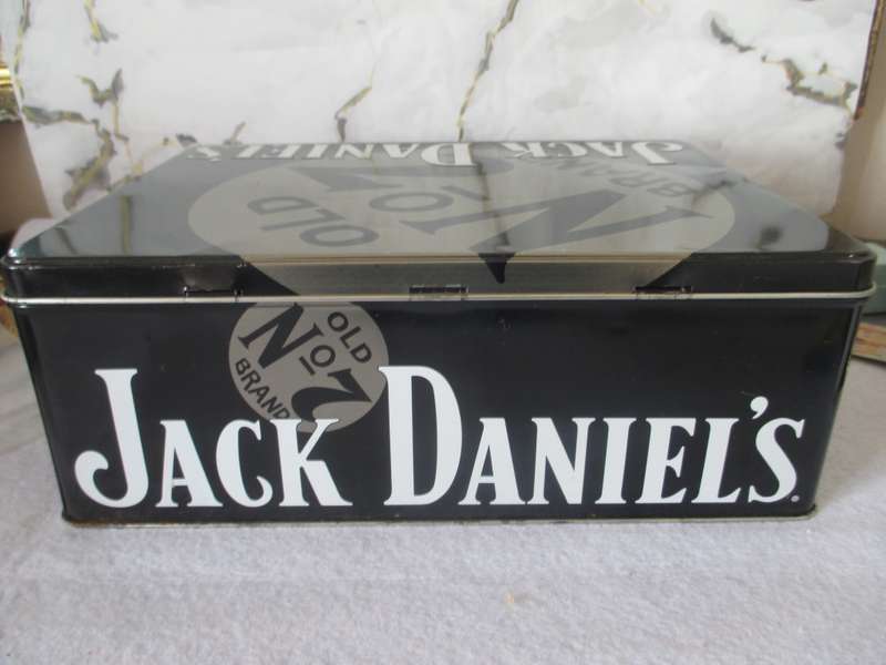 Jack Daniels Label Metal Tin. 28 x 20 x10cm Made in USA.