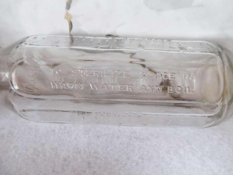 Vintage Griptight Freflo 8 ounce glass Baby bottle.