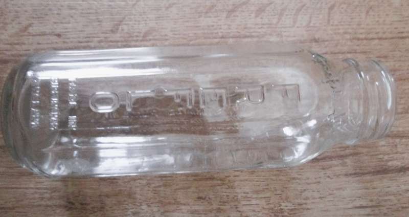 Vintage Griptight Freflo 8 ounce glass Baby bottle.