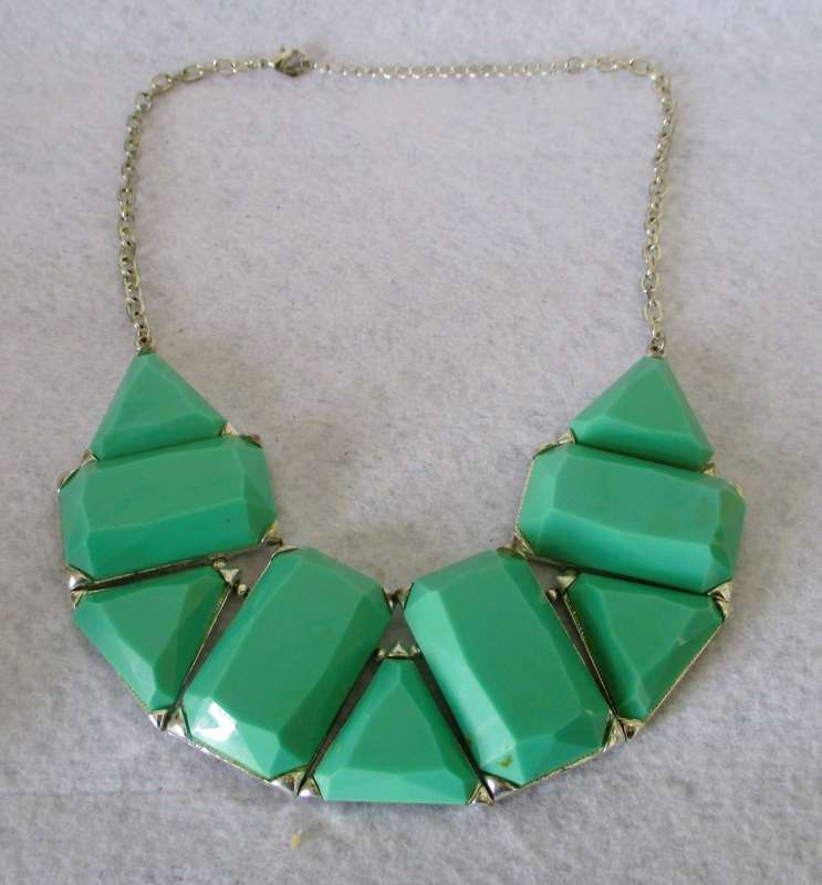 Fashionable Geometric Shape Alloy Inlaid Mosaic Temperament Trendy Necklace. Marked. 50cm