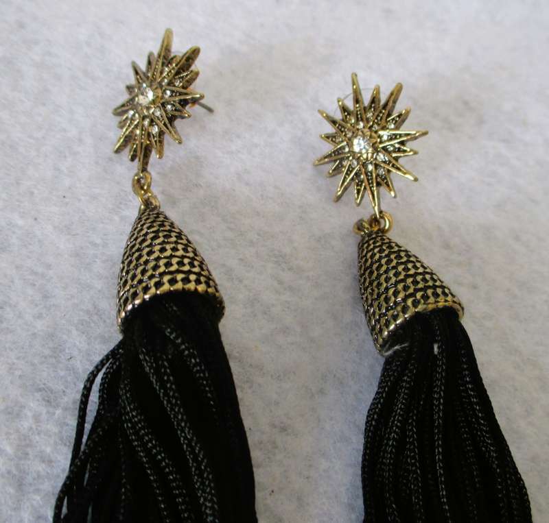 Lovisa Earrings Black gold tassle, festive. 10cm