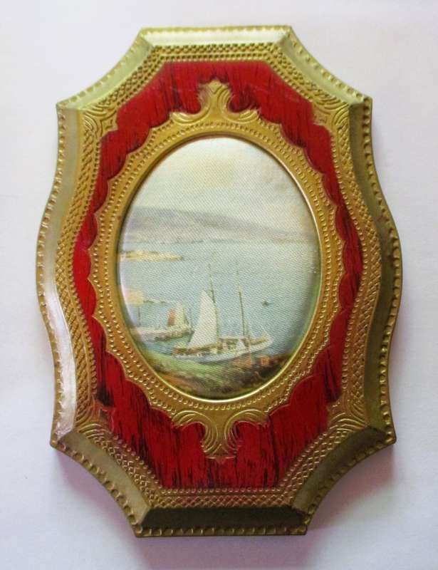 2 Vintage Hong Kong plastic victorian style frames - wall decor red & green -gold. 160mm.
