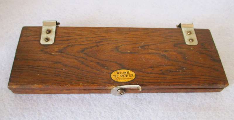 Vintage wooden Acme Tie Press, press with rachet closure clip. 240x80x25mm