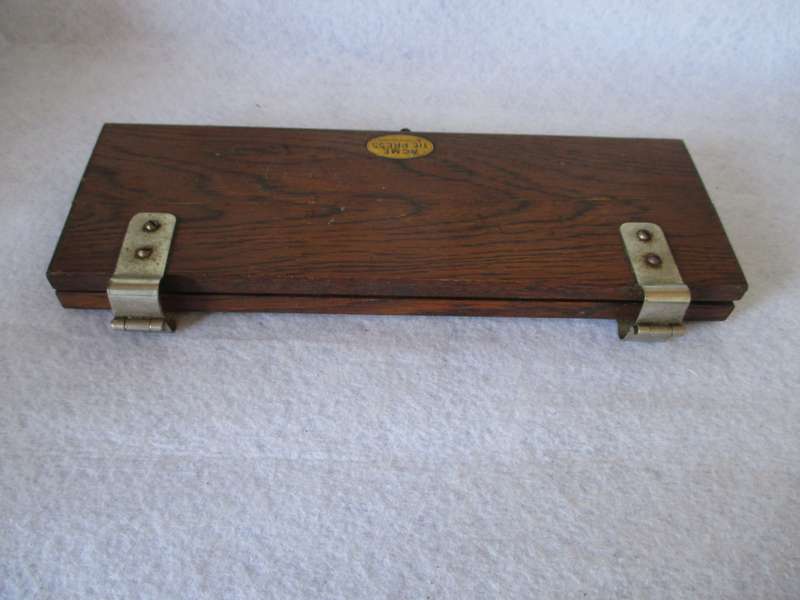 Vintage wooden Acme Tie Press, press with rachet closure clip. 240x80x25mm