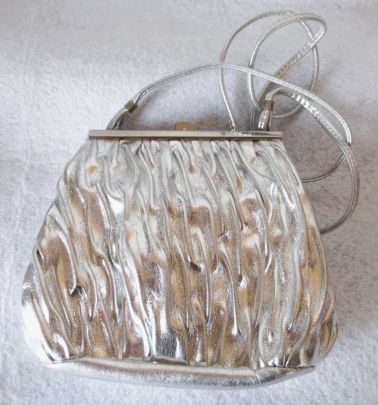 The cutest silver purse bag. Retriever by Pointer. 170x160mm Spotless.