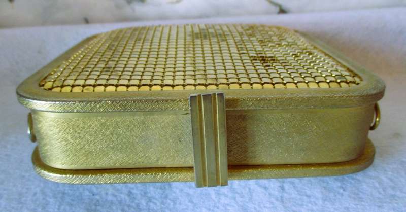 Lovely gold-tone mesh boxed evening bag/purse/clutch. 17x17x5cm. No sling.