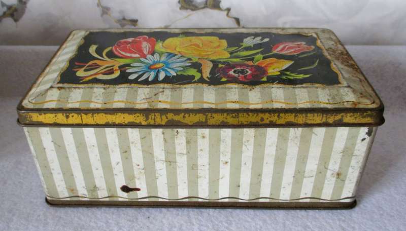 Vintage old shabby chic Weston`s Biscuit tin box 50s - Made in Springs, Transvaal. 21x8x12cm