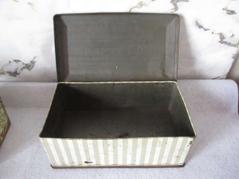 Vintage old shabby chic Weston`s Biscuit tin box 50s - Made in Springs, Transvaal. 21x8x12cm