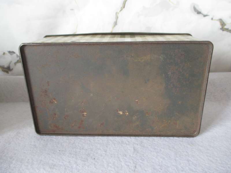 Vintage old shabby chic Weston`s Biscuit tin box 50s - Made in Springs, Transvaal. 21x8x12cm