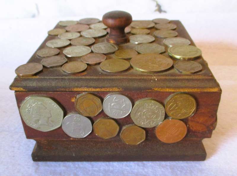 Square wooden box, decorated with coin craft. 12,5x12,5x7 cm