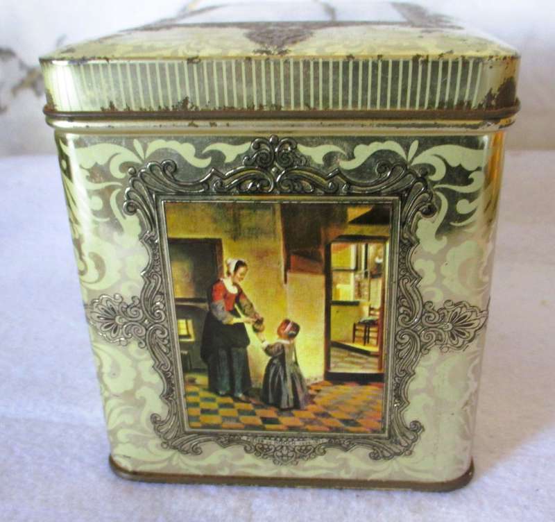 Vintage 1950`s Tin Box with Images of Works by Dutch `Golden Age` Painters. Stunning. 170x110x115mm.