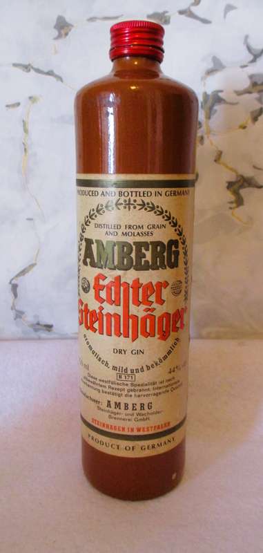Vintage AMBERG Egter Steinhager Dry Gin, Terracotta 750 ml Bottel. 290mm high.