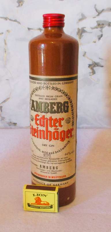 Vintage AMBERG Egter Steinhager Dry Gin, Terracotta 750 ml Bottel. 290mm high.