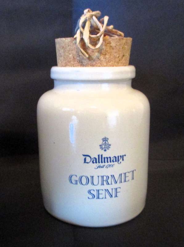 Dallmayer Gourmet Senf Ceramic pot with cork. 130mm high.