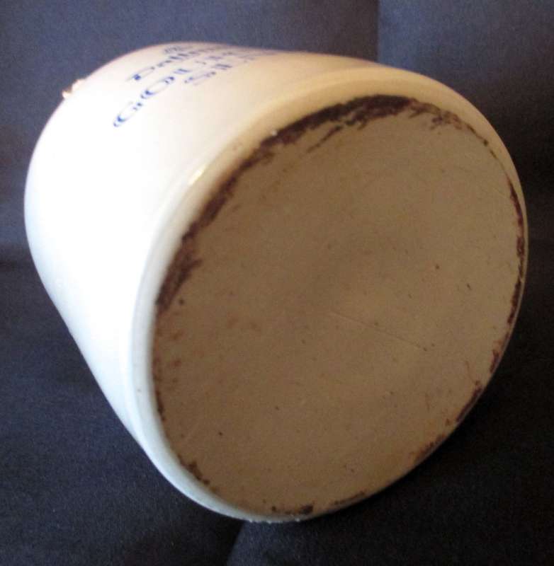 Dallmayer Gourmet Senf Ceramic pot with cork. 130mm high.